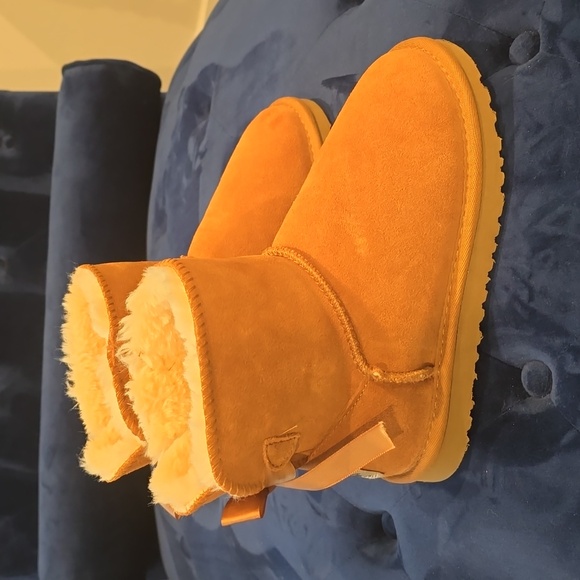 Woman UGG Mini Bailey Bow ll Size 6 - Picture 3 of 9